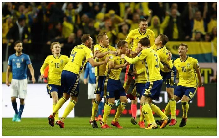 对赛成绩 - 瑞典 5胜 0和 0负 虽然波兰拥有入球能力极强的莱万