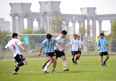 2011年中超联赛是中国足球职业化以来的第18个赛季