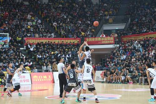 广州恒大通过了追平顶级联赛连胜纪录的13连胜来完成